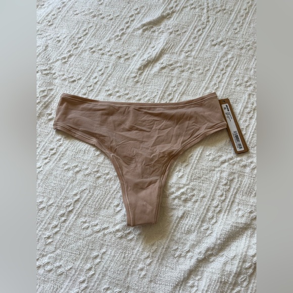 SKIMS Fits Everybody Thong in Mica, size XS, NWT! - Picture 6 of 9